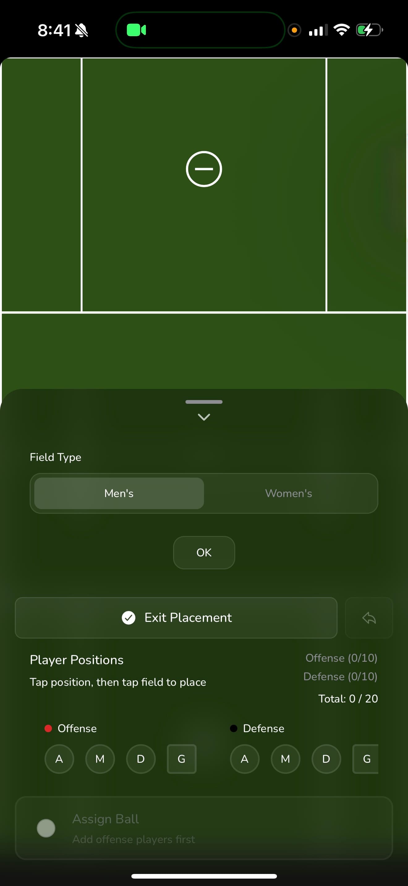 Browser-based play builder with positioned players, action buttons, and step controls